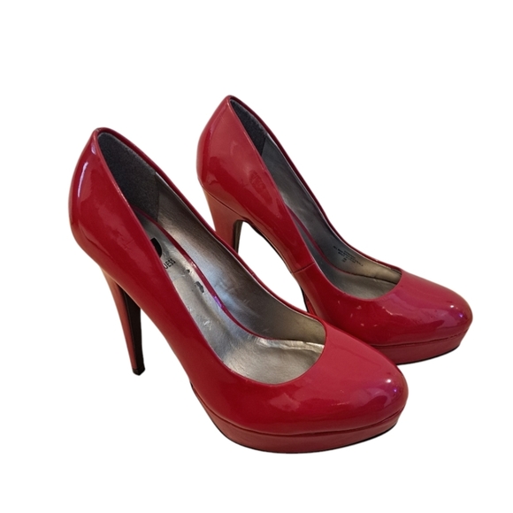Guess Cherry Red Patent Leather Sexy Feminine Romantic High Heel Stilettos Sz 8M - Picture 1 of 8